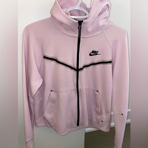 ***NEVER WORN*** WOMENS NIKE TECH